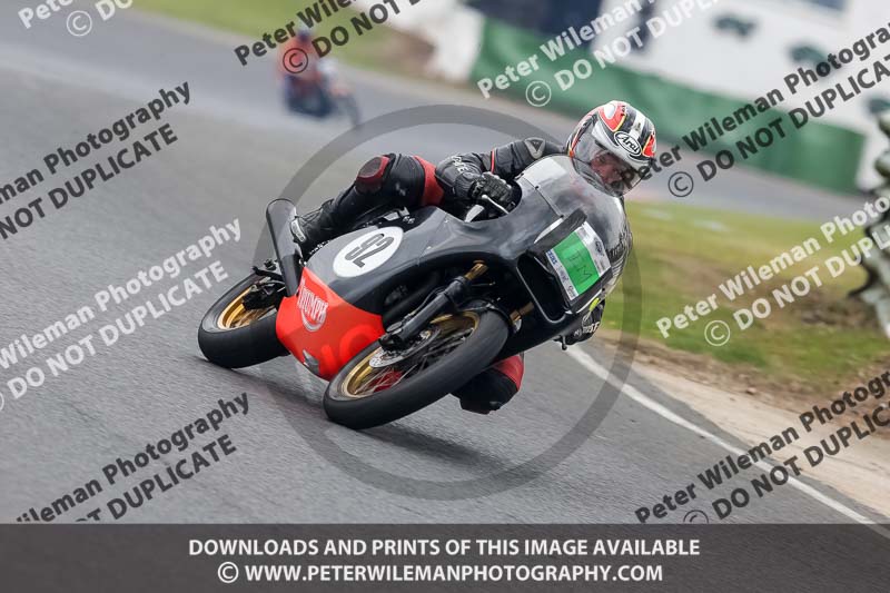 Vintage motorcycle club;eventdigitalimages;mallory park;mallory park trackday photographs;no limits trackdays;peter wileman photography;trackday digital images;trackday photos;vmcc festival 1000 bikes photographs